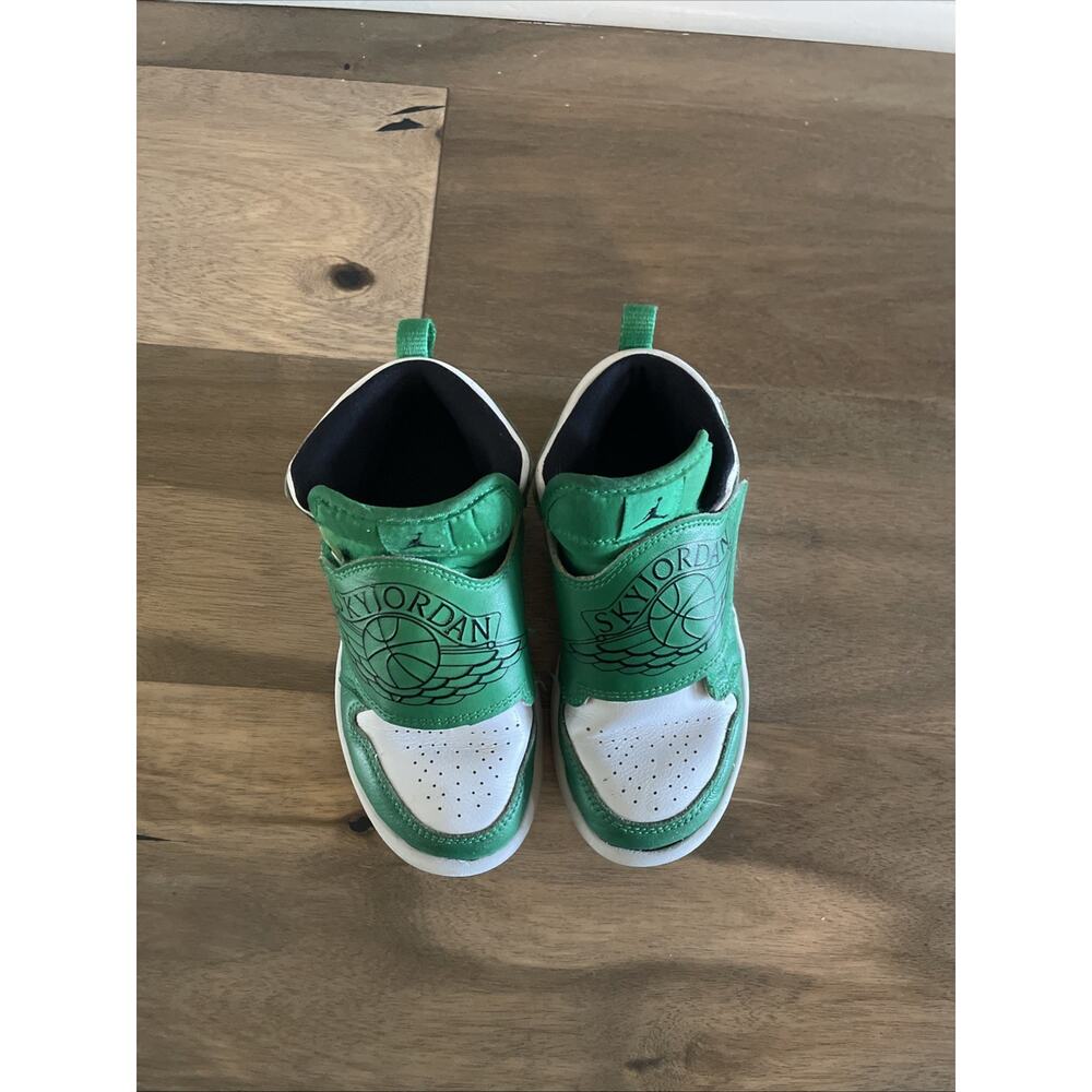 Nike Sky Jordan Kids shoes - Picture 2 of 10